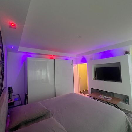 Le Carre Strasbourgeois - Logement Entier Au Centre Du Neudorf F1 Екстер'єр фото